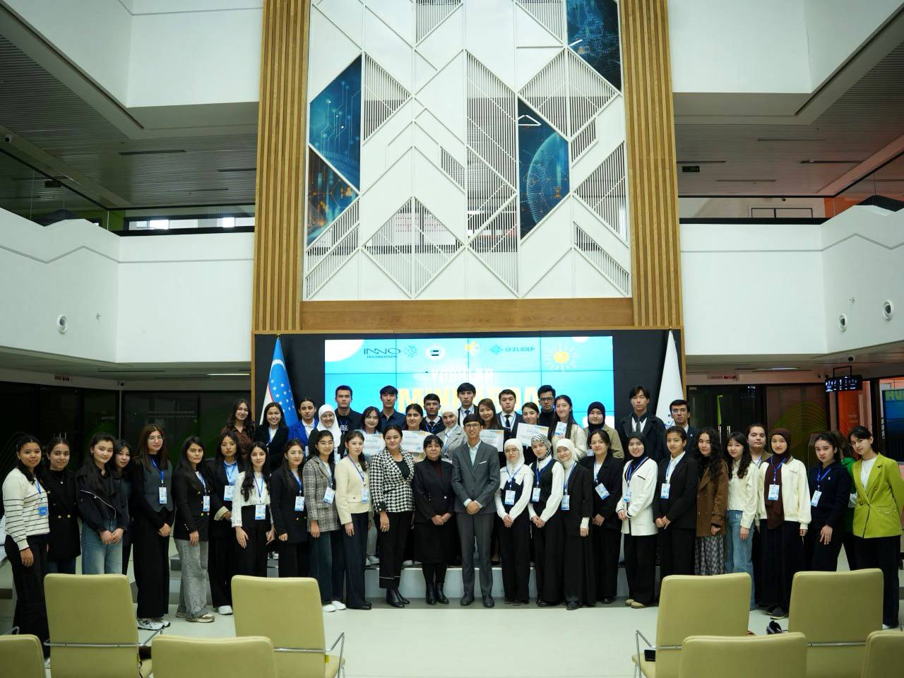 “Kreativ tadbirkor yoshlar” loyihasi doirasida yana 15 nafar yigit-qiz O‘zLiDeP safiga qo‘shildi