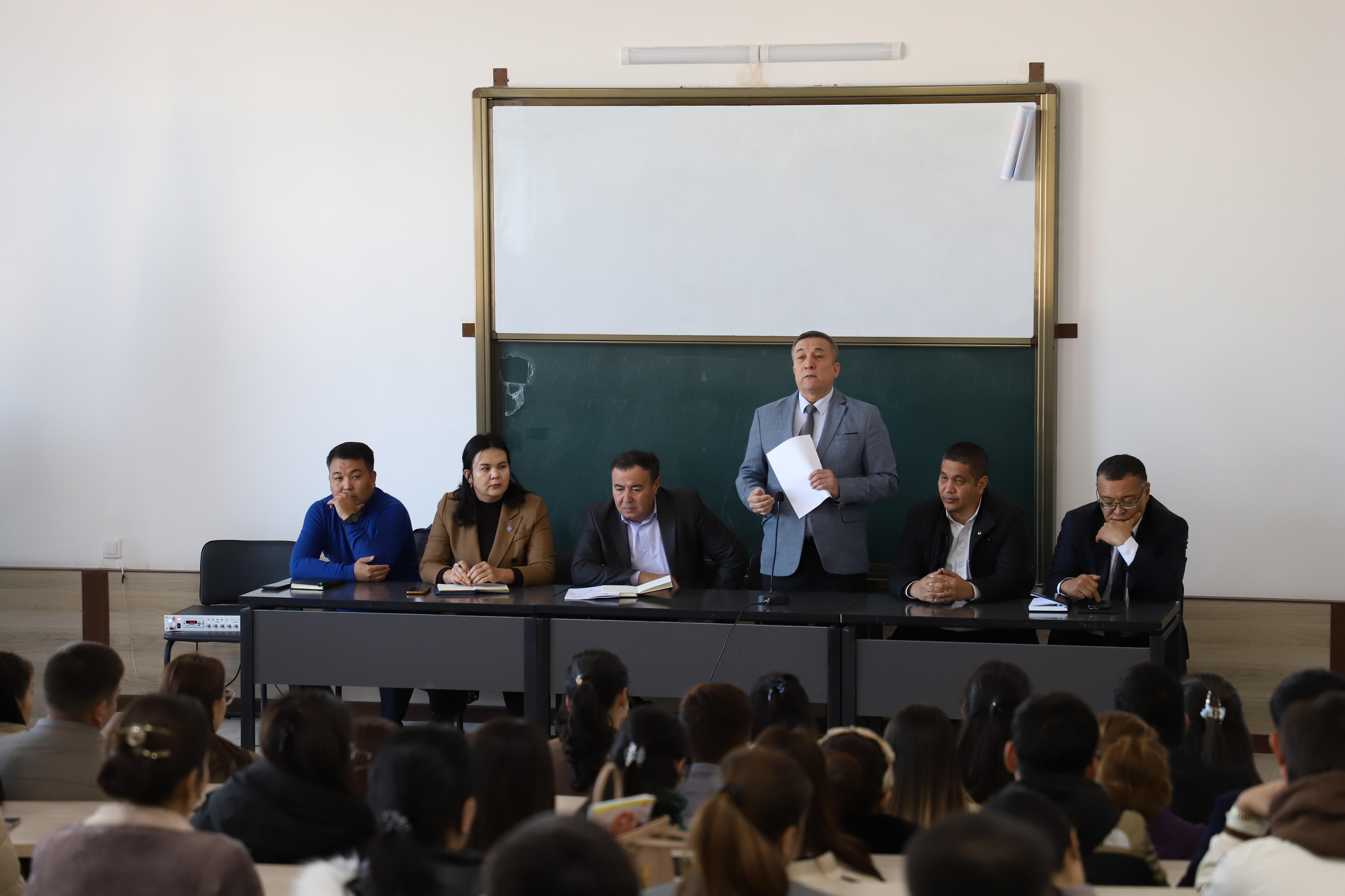 O'zLiDeP deputati nukuslik yoshlarning bandligi va tadbirkorlik masalasida ko‘maklashadi